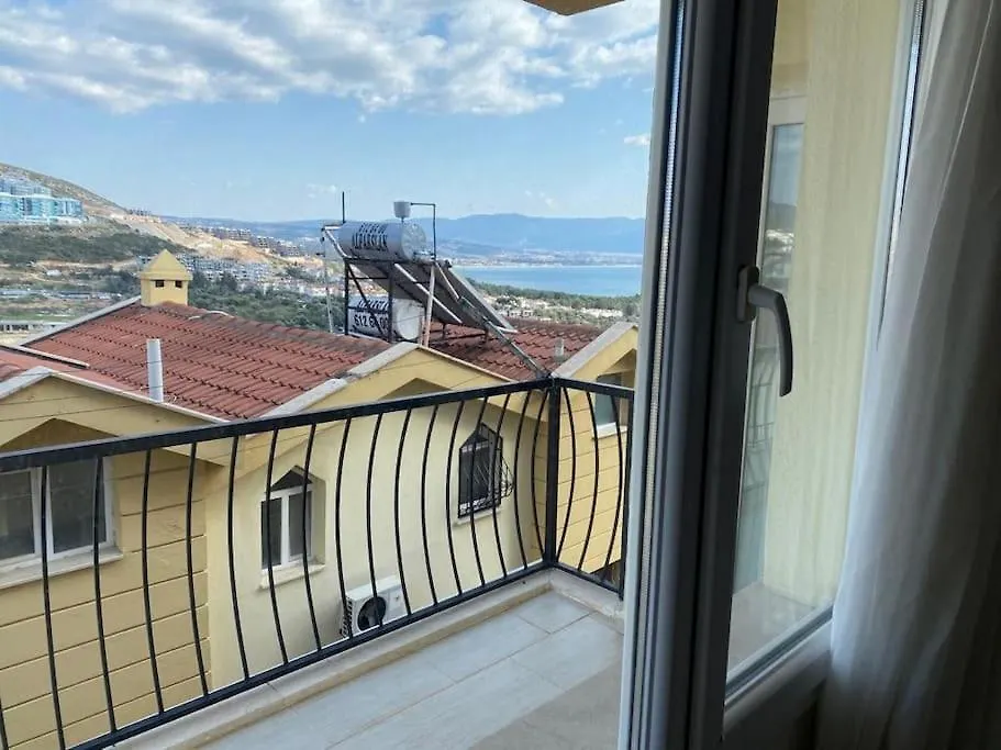 Deniz Manzarali, Havuzlu Ve Bahceli Triplex Villa 쿠사다시