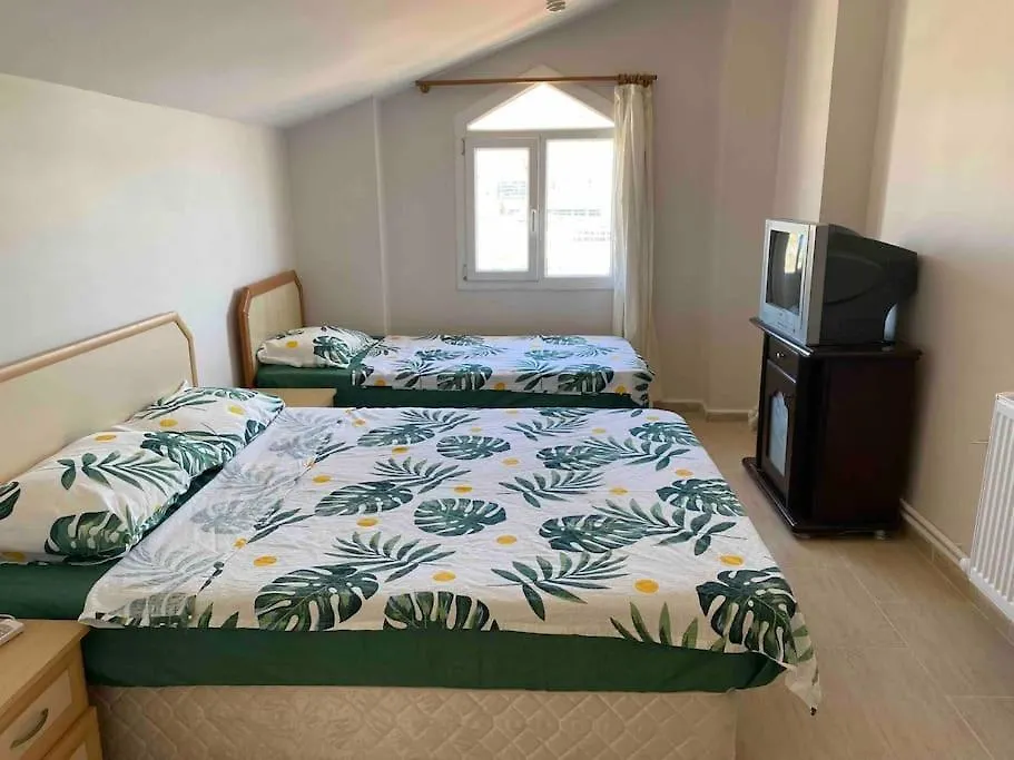 Deniz Manzarali, Havuzlu Ve Bahceli Triplex Villa 쿠사다시
