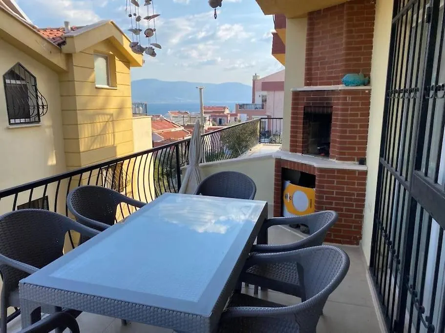 Deniz Manzarali, Havuzlu Ve Bahceli Triplex Villa 쿠사다시