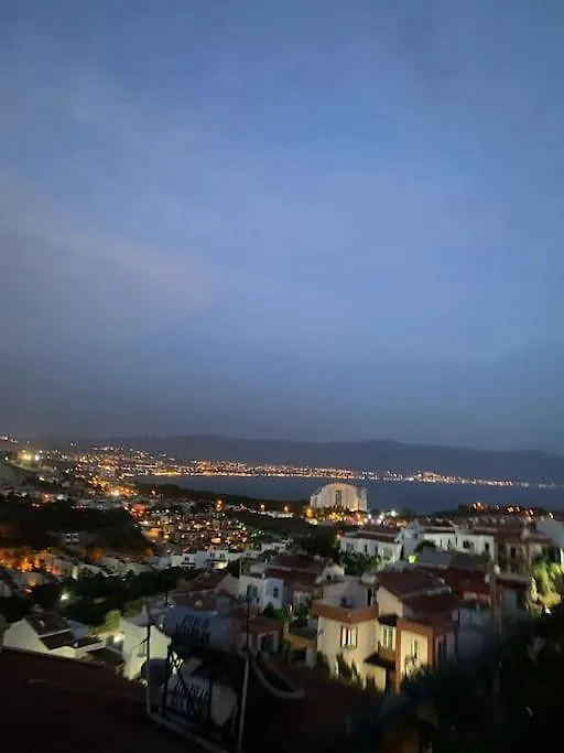 Deniz Manzarali, Havuzlu Ve Bahceli Triplex Villa 쿠사다시