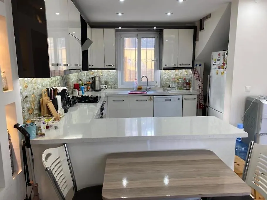 Deniz Manzarali, Havuzlu Ve Bahceli Triplex Villa 쿠사다시