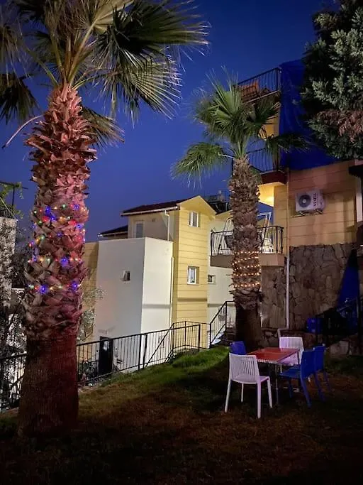 Deniz Manzarali, Havuzlu Ve Bahceli Triplex Villa 쿠사다시