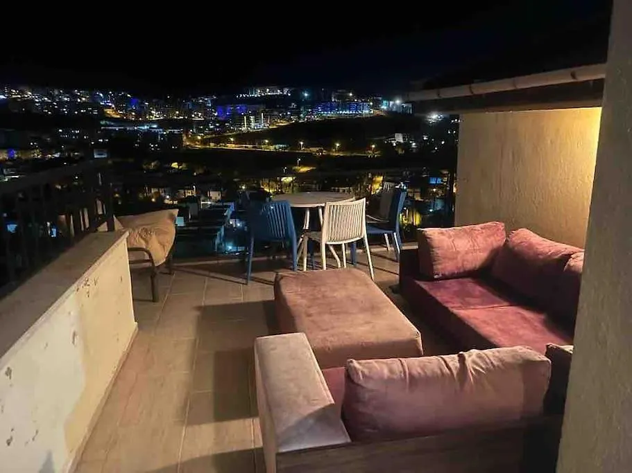 Deniz Manzarali, Havuzlu Ve Bahceli Triplex Villa 쿠사다시 터키