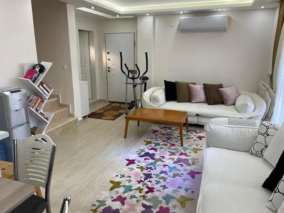 Deniz Manzarali, Havuzlu Ve Bahceli Triplex Villa 쿠사다시