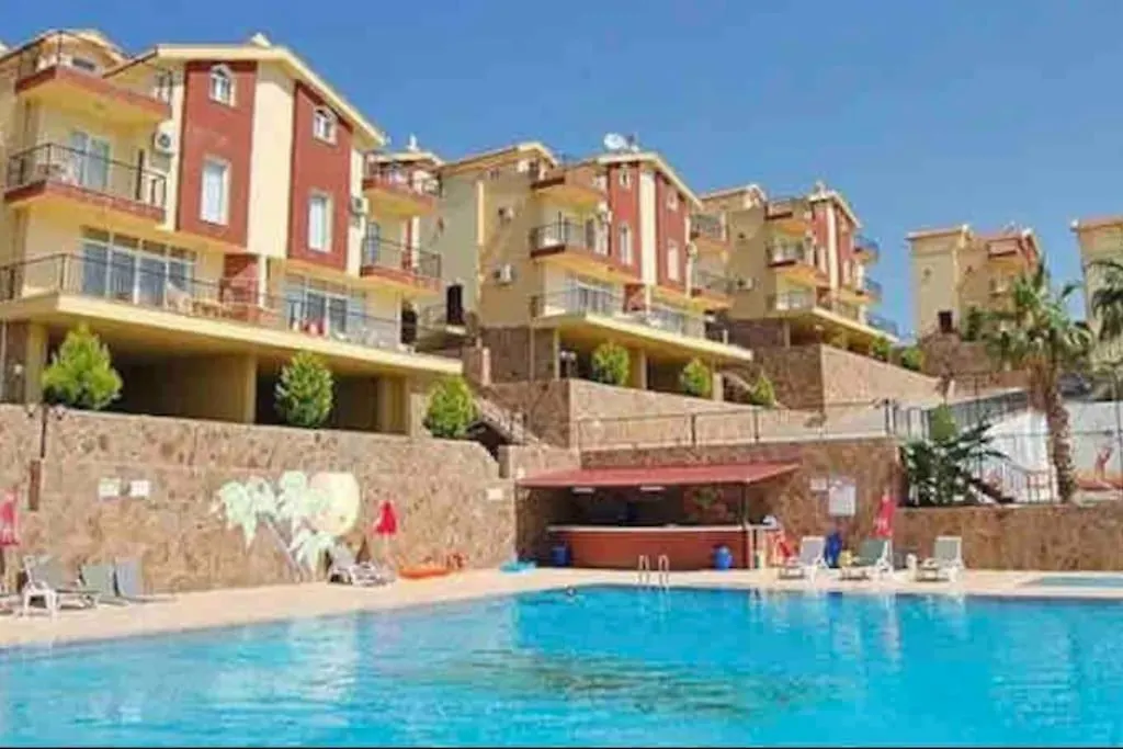 Deniz Manzarali, Havuzlu Ve Bahceli Triplex Villa 쿠사다시