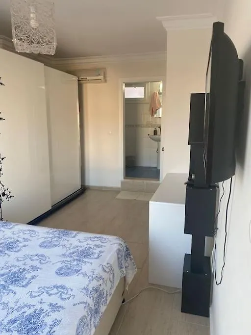 Deniz Manzarali, Havuzlu Ve Bahceli Triplex Villa Kuşadası