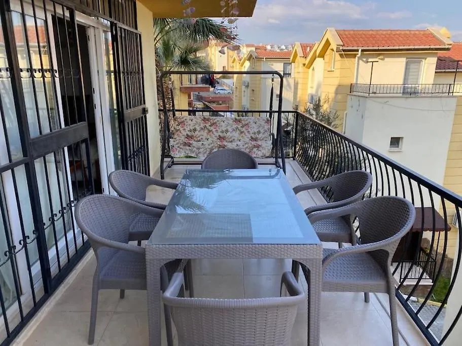 Deniz Manzarali, Havuzlu Ve Bahceli Triplex Villa Kuşadası 0*,  Türkiye